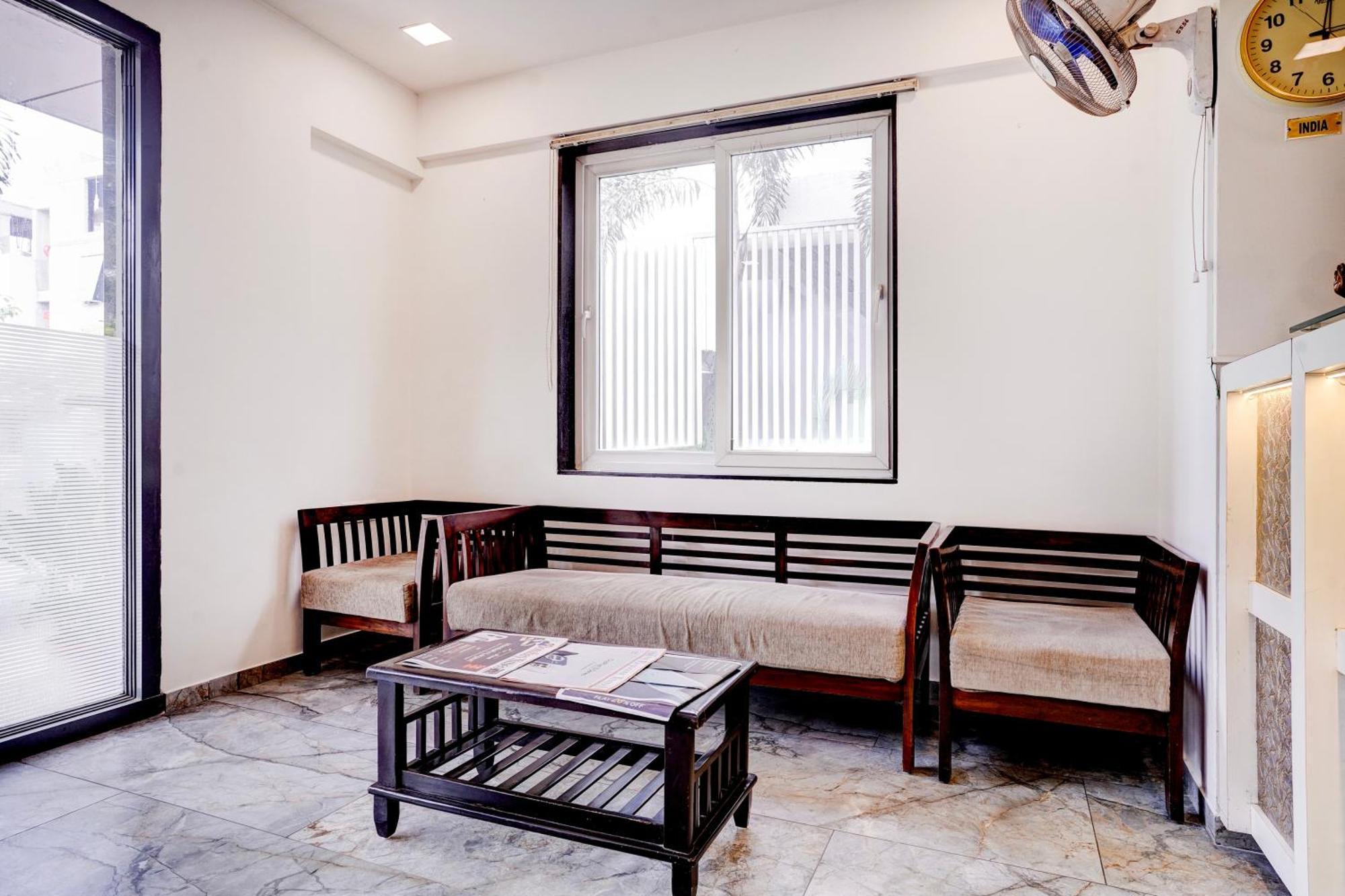 Townhouse Oak Kopar Khairane Navi Mumbai Formerly Ivy Hotel ภายนอก รูปภาพ