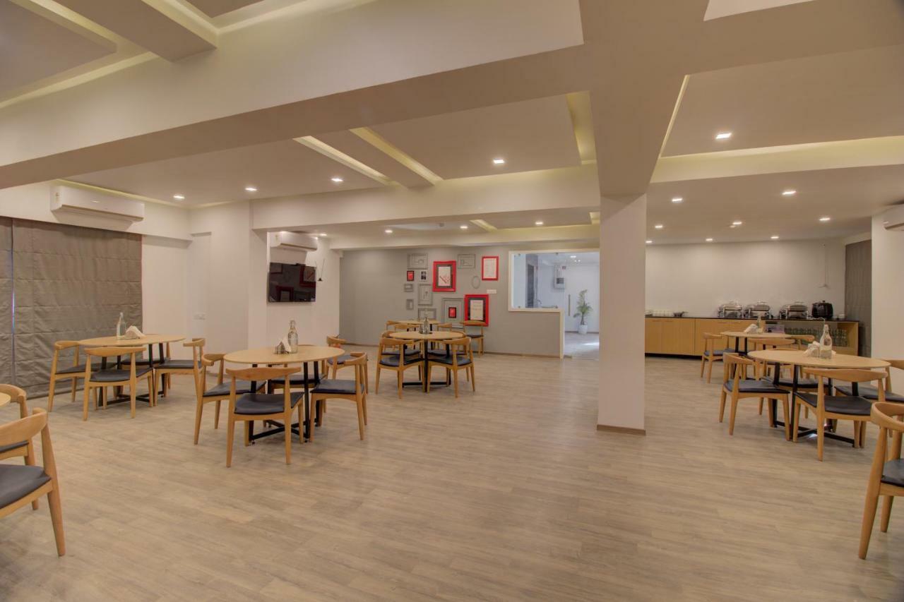 Townhouse Oak Kopar Khairane Navi Mumbai Formerly Ivy Hotel ภายนอก รูปภาพ