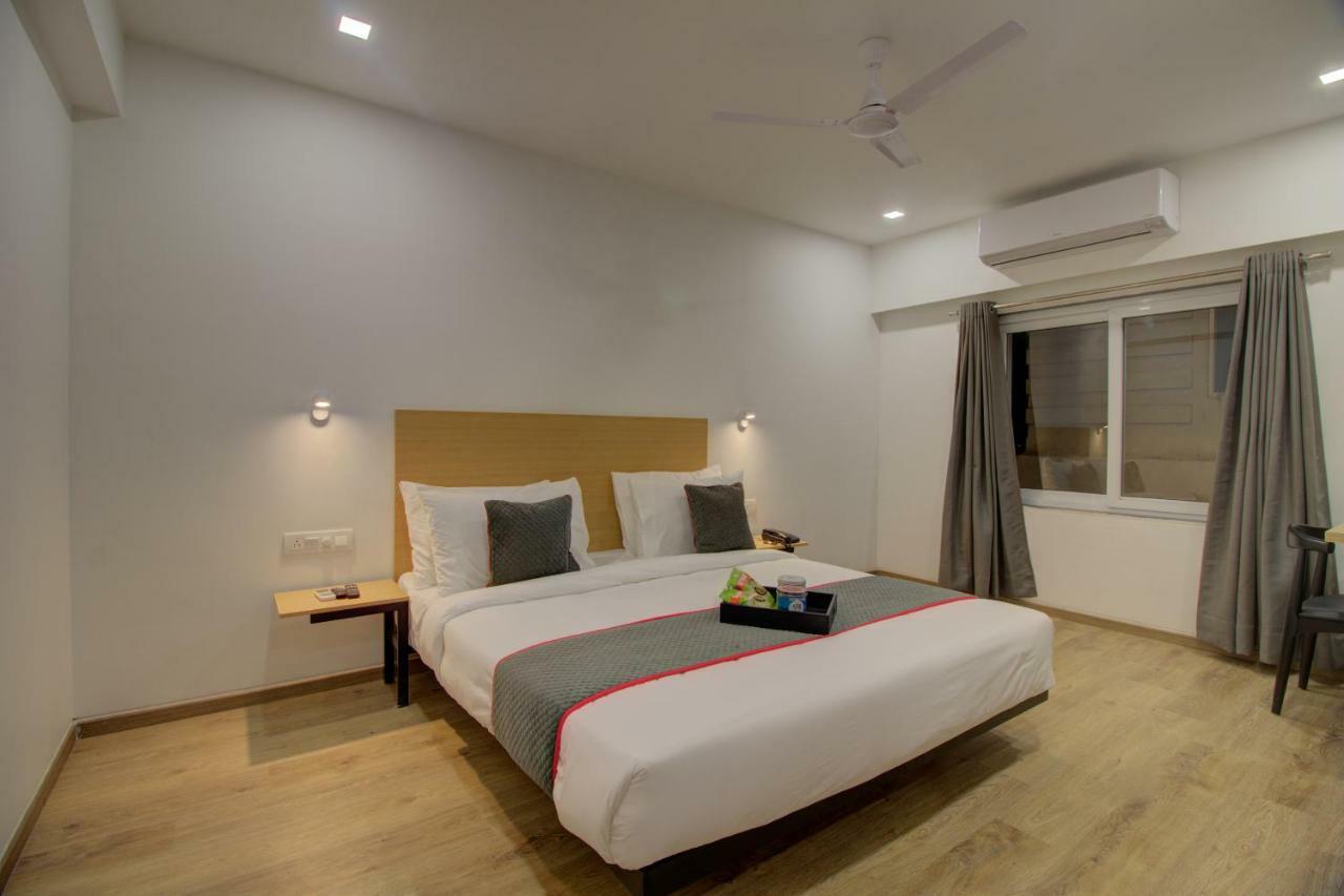 Townhouse Oak Kopar Khairane Navi Mumbai Formerly Ivy Hotel ภายนอก รูปภาพ