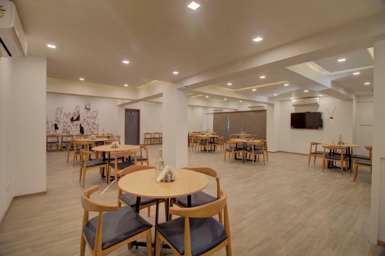 Townhouse Oak Kopar Khairane Navi Mumbai Formerly Ivy Hotel ภายนอก รูปภาพ