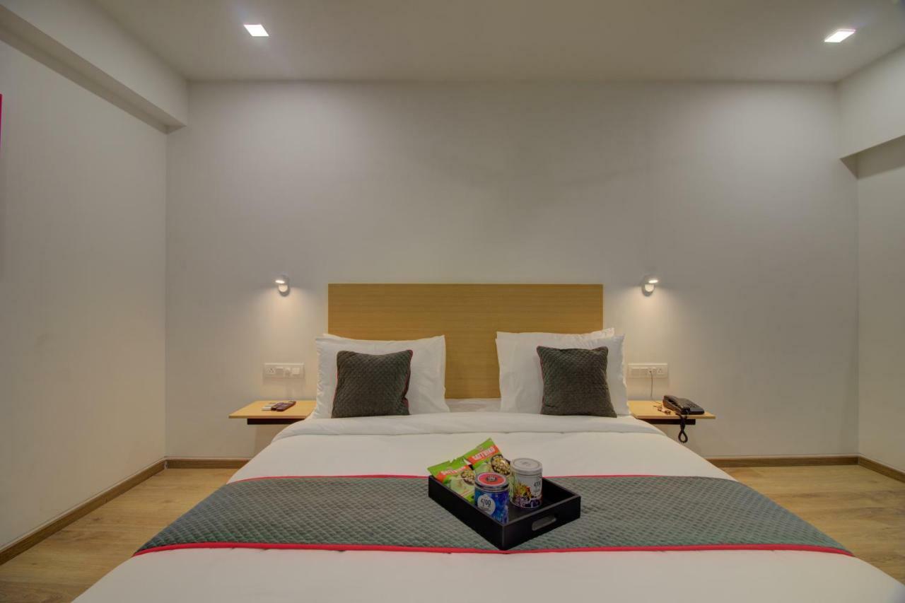 Townhouse Oak Kopar Khairane Navi Mumbai Formerly Ivy Hotel ภายนอก รูปภาพ