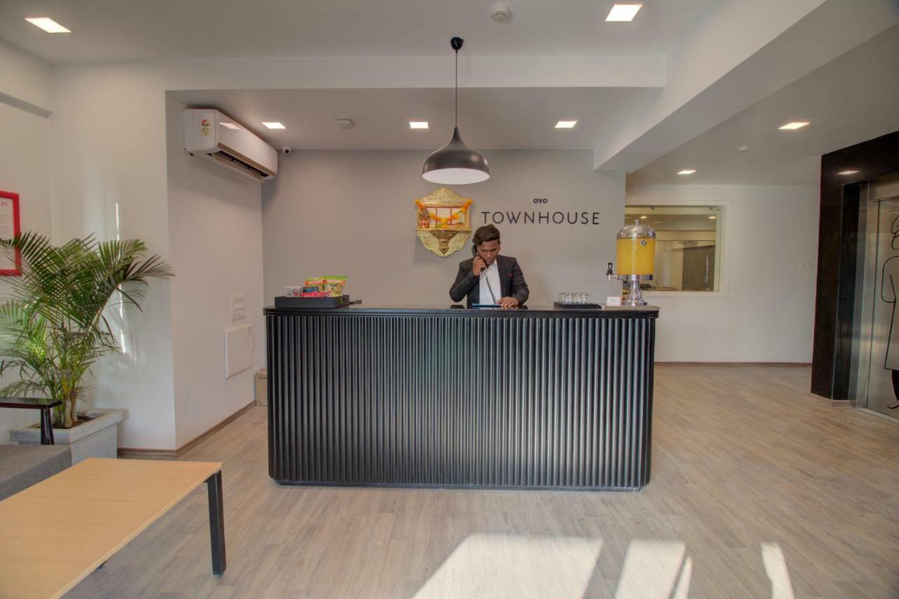 Townhouse Oak Kopar Khairane Navi Mumbai Formerly Ivy Hotel ภายนอก รูปภาพ
